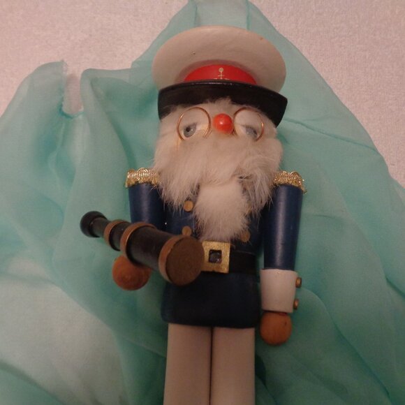 SAILOR WOODEN NUTCRACKER NUTCRACKER VILLAGE 11 INCHES - Picture 3 of 13